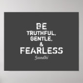 motivatie Gandhi is onbevreesd, citaat grijs & wit Poster (Voorkant)
