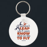 Motivatie gymnastieksport Quote Girl Gymnast Sleutelhanger<br><div class="desc">Als je niet weglekt, weet je nooit hoe het is om te vliegen. Inspirerend en motivatie gymnastiek voor de gymnast van meisjes en jongens. Deze schattige koopwaar is geweldig voor gymnastiekcoach, atleten, trotse moeder en vader. Ideaal voor het gymnastiekteam. Geweldig kerstcadeau en verjaardagscadeau voor zoon, dochter, kleinzoon of kleindochter. De...</div>
