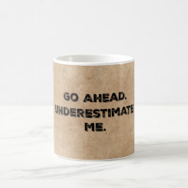 Motivatie in de ochtend: onderschat me koffiemok