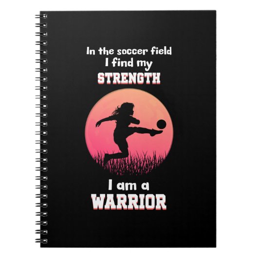 Motivatie quote over meisje dat voetbal speelt notitieboek (Voorkant)
