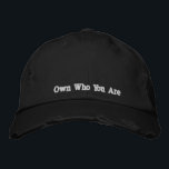 Motivatie Quote Zwart Wit Rustieke Vintage Geborduurde Pet<br><div class="desc">Gepersonaliseerde motivatie quote,  rustiek zwart,  wit geborduurd honkbal pet. Schattigee accessoire en verjaardagscadeau idee.</div>