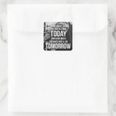 Motivatie werkuitdraaiing vierkante sticker (Tas)