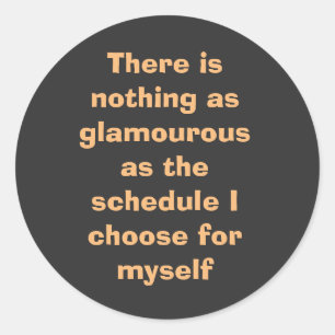 Motivatie woorden in beige tekst op ronde sticker