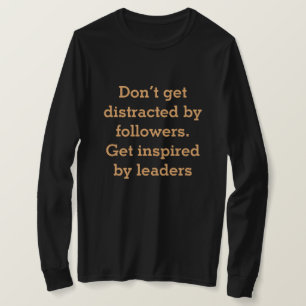 Motivatie woorden met eenvoudige tekst op t-shirt