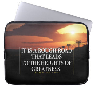 Motivatie woorden - Ruwe weg leidt naar grootheid Laptop Sleeve