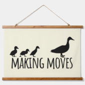 Motiverende Bewegingen Mama Eend en Eendjes Hangend Wandkleed (Voorkant)