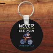 Motiverende Oude Man Fiets Citaat - Grappige Fiets Sleutelhanger (Voorkant)