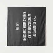 Motiverende quote van Lao Tzu. Wandkleed (Voorkant (horizontaal))