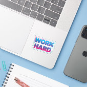 Motiverende typografie quote over hard werken sticker (Laptop met iPhone)