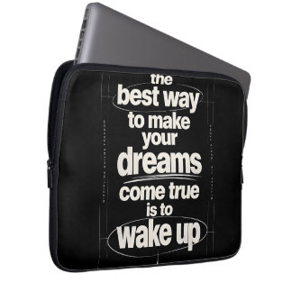 Motiverende typografie voor streetwear T-shirt bij Laptop Sleeve
