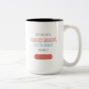Motiverende typografische retro stijl tweekleurige koffiemok