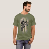 Motocross Jumping Bike American Flag op 4 juli T-shirt (Voorkant volledig)