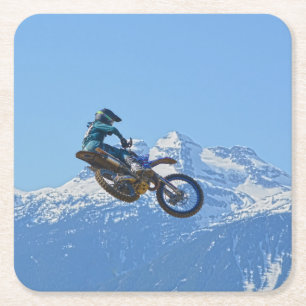 Motocross Rider Flying over Mountain Kartonnen Onderzetters