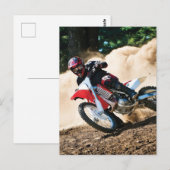 Motocross rijder gooit kussen briefkaart (Voorkant / Achterkant)
