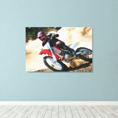 Motocross rijder gooit kussen canvas afdruk (Insitu (Houten vloer))