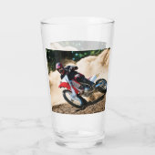 Motocross rijder gooit kussen glas (Achterkant)