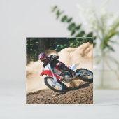 Motocross rijder gooit kussen kaart (Staand voorkant)