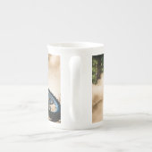 Motocross rijder gooit kussen porselein kop (Achterkant)