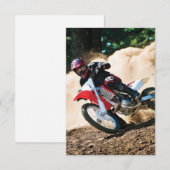 Motocross rijder gooit kussen RSVP kaartje (Voorkant / Achterkant)