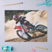 Motocross rijder gooit kussen tissuepapier (Craft)