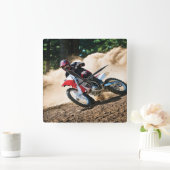 Motocross rijder gooit kussen vierkante klok (Huis)