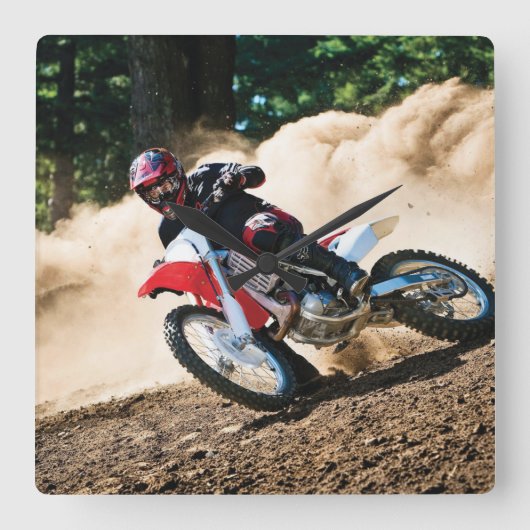 Motocross rijder gooit kussen vierkante klok (Voorkant)