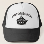Motor Boatin' Trucker Hat – Fun Sarcastic Trucker Pet (Voorkant)