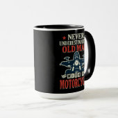Motorfietpop onderschat nooit een oud Man Mok (Voorkant rechts)