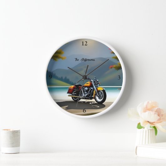 Motorfiets geparkeerd in de buurt van Lake (Huis)