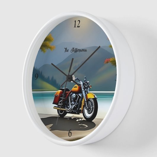 Motorfiets geparkeerd in de buurt van Lake (Hoek)