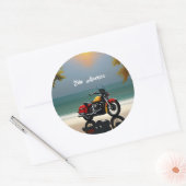 Motorfiets geparkeerd in de buurt van Ocean Ronde Sticker (Envelop)