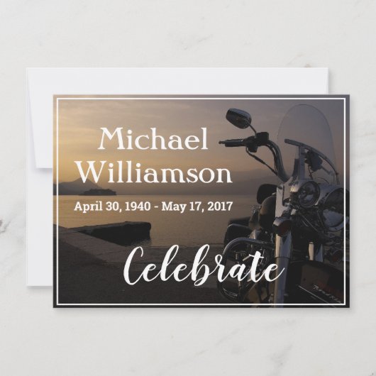 Motorfiets In de buurt van de waterviering van het Kaart (Voorkant)