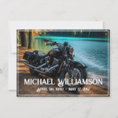 Motorfiets In de buurt van de waterviering van het Kaart (Voorkant)