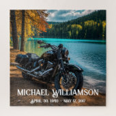 Motorfiets In de buurt van de waterviering van het Legpuzzel (Verticaal)