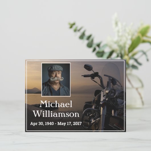 Motorfiets in de buurt van water FotoViering van h Kaart (Staand voorkant)