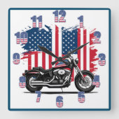 Motorfiets met Amerikaanse vlag achtergrond Vierkante Klok (Voorkant)