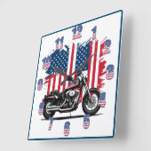 Motorfiets met Amerikaanse vlag achtergrond Vierkante Klok (Hoek)