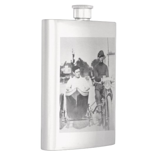  motorfiets met autowrakken en motorfiets met moto flacon (Rechts)