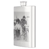  motorfiets met autowrakken en motorfiets met moto flacon (Links)