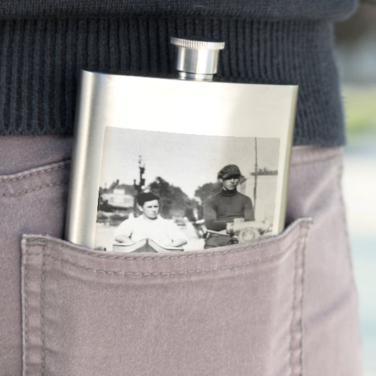  motorfiets met autowrakken en motorfiets met moto flacon (Voorbeeld)