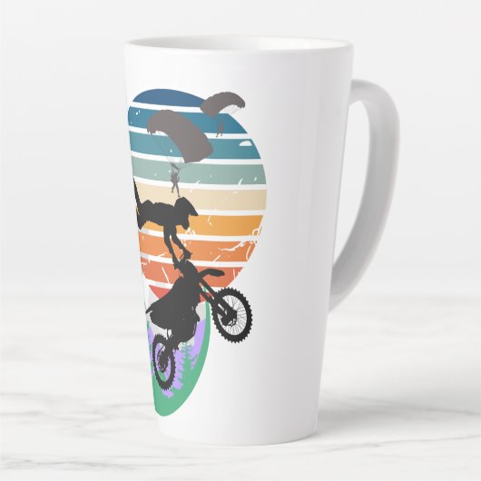 Motorfiets, parachutes en het buitenleven latte mok (Rechterhoek)