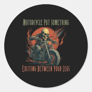 Motorfiets zet iets spannends tussen je been ronde sticker