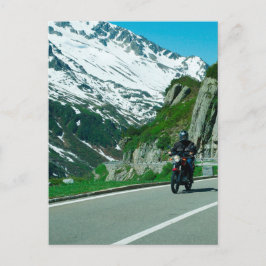 Motorrijder in besneeuwde bergen foto briefkaart