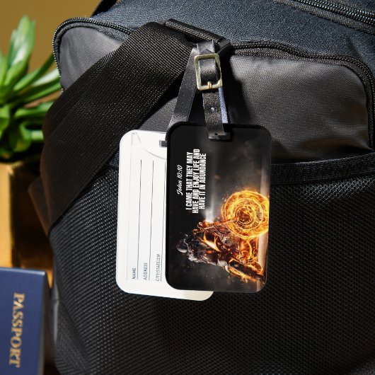 Motorrijder met vuur en Johannes 10:10 vers Bagagelabel