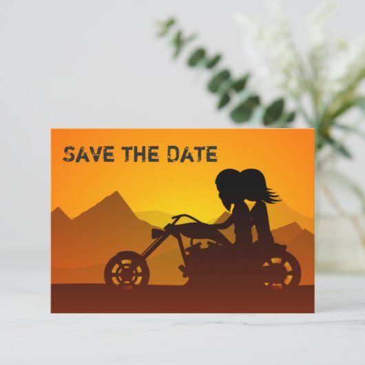 Motorrijwiel, bergen en zonneweduwen save the date (Staand voorkant)