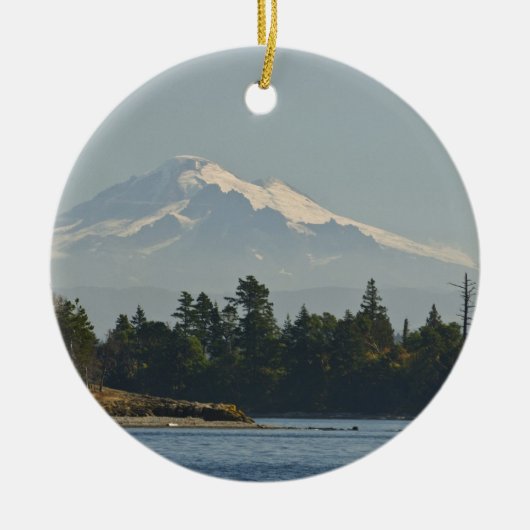 Mount Baker domineert landschap Keramisch Ornament (Voorkant)