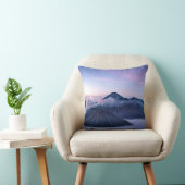 Mount Bromo gehuld in een droom van wolken Kussen (Stoel)
