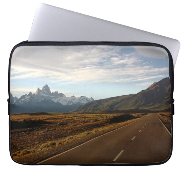 Mount Fitz Roy en Mount Cerro Torre Laptop Sleeve (Voorkant)