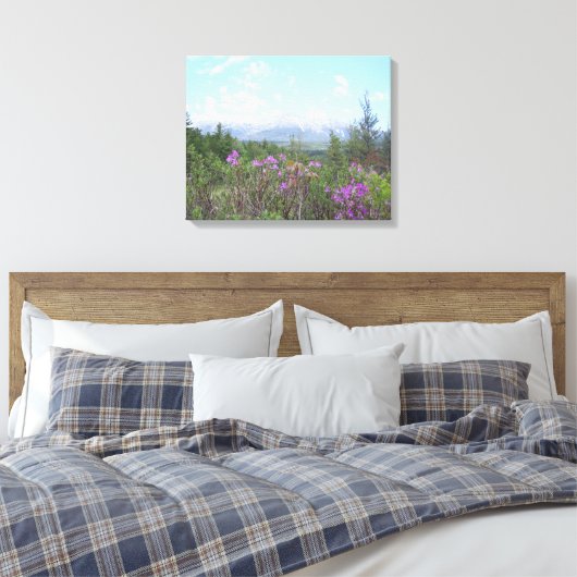 Mount Katahdin en wilde bloemen Canvas Afdruk (Insitu (Slaapkamer))