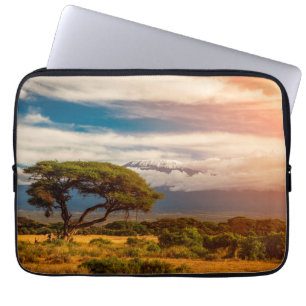 Mount Kilimanjaro   Amboseli, Kenia Laptop Sleeve